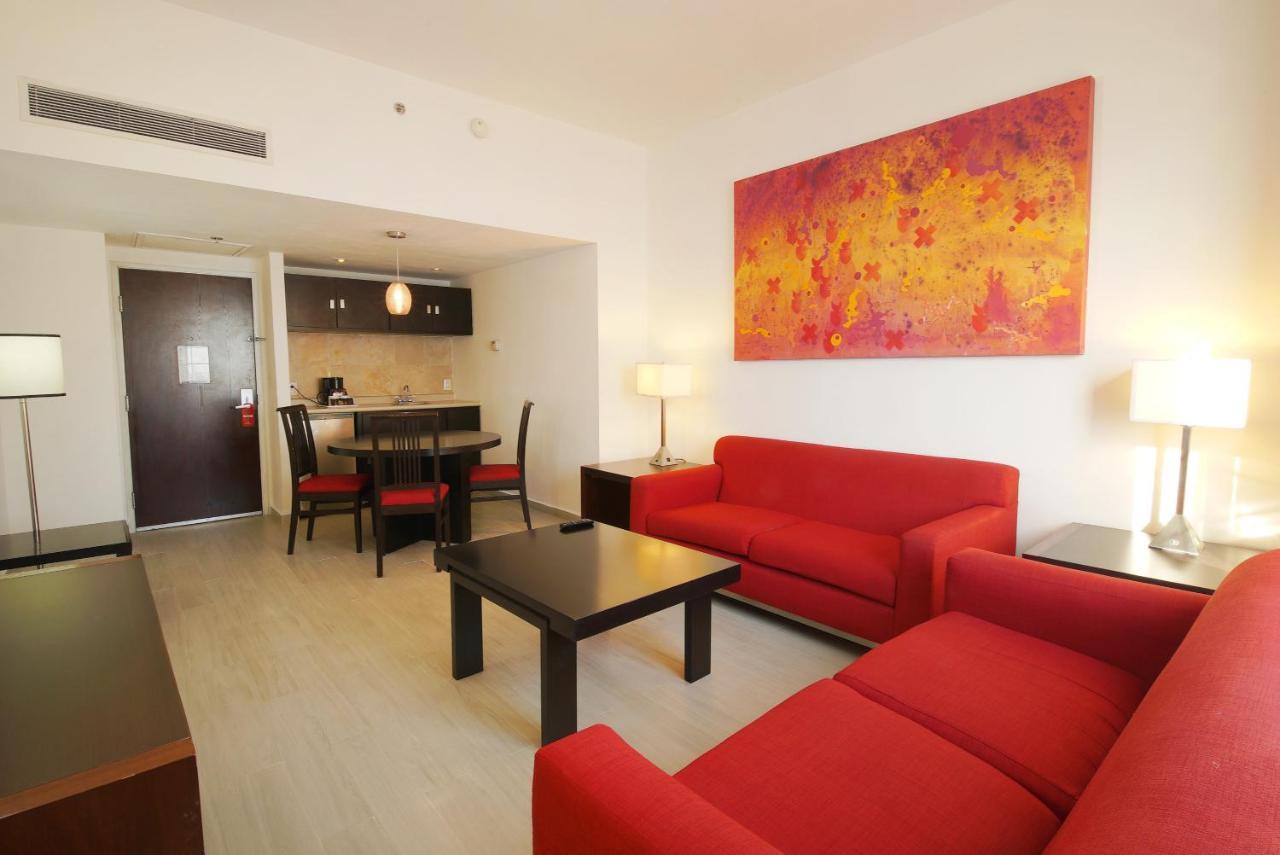 Fiesta Inn Express Ciudad Obregon Bagian luar foto